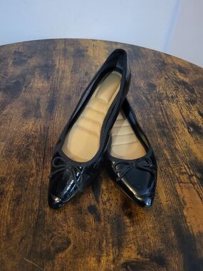Kelly & Katie Black Patent Pointed-Toe Ballet Flats with Bow 7.5